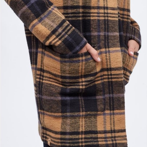 Tentree Plaid Fannel Cacoon Cardigan - Picture 4 of 9